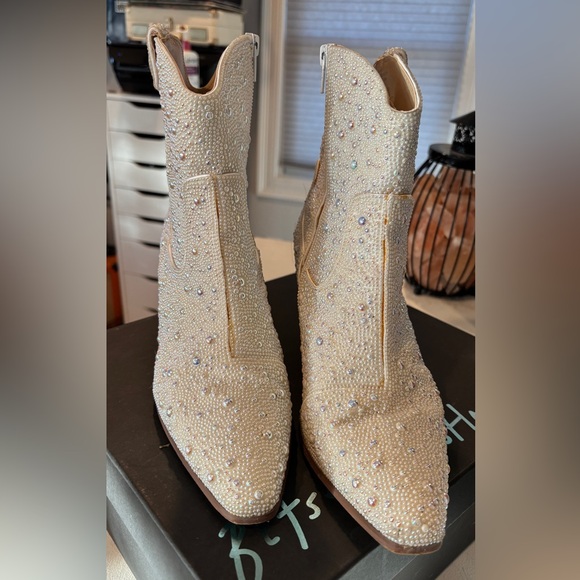 Betsy Johnson Diva Pearl Booties - Picture 6 of 17